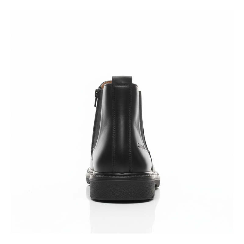 As botas Chelsea em pele preta são a definição de elegância intemporal com um toque contemporâneo.

Fabricadas em pele de alta qualidade com acabamento liso, estas botas combinam a silhueta clássica Chelsea com uma sola robusta que adiciona caráter e conforto ao design. O elásticos lateral e o fecho de correr garantem um calce perfeito e facilitam o calçar, enquanto a construção cuidada assegura durabilidade e sofisticação em cada detalhe.