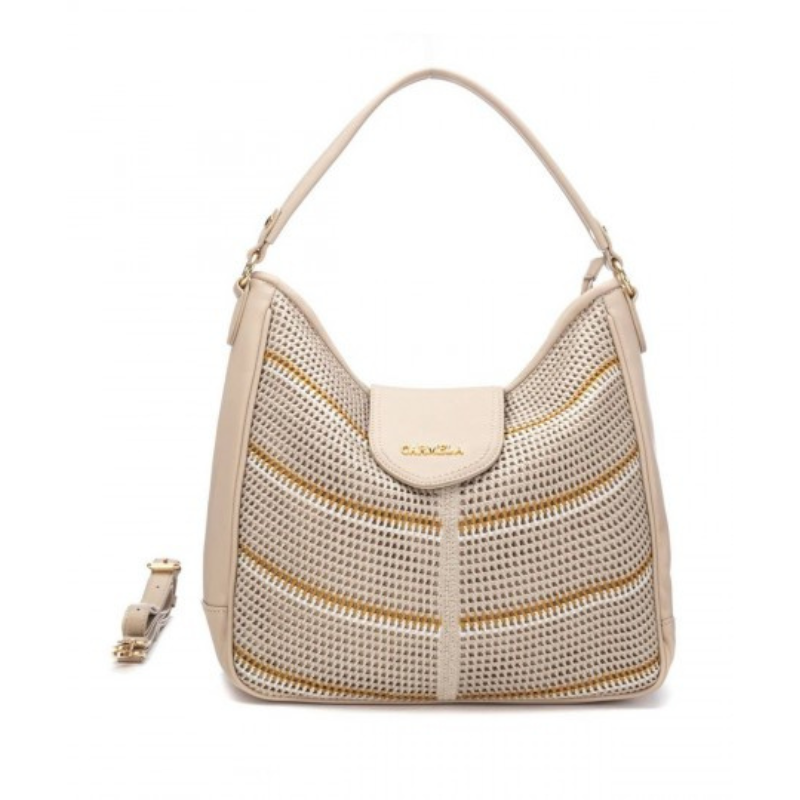 Uma carteira de ombro com alma de verão e elegância intemporal.

Esta mala de ombro em croché é o acessório que define o verão — textura artesanal, silhueta generosa e detalhes em dourado que elevam qualquer look. O padrão em relevo cria movimento e profundidade.