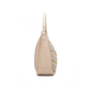 Uma carteira de ombro com alma de verão e elegância intemporal.

Esta mala de ombro em croché é o acessório que define o verão — textura artesanal, silhueta generosa e detalhes em dourado que elevam qualquer look. O padrão em relevo cria movimento e profundidade.