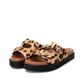 Cheios de atitude e estilo, estes chinelos são perfeitos para quem quer juntar conforto e personalidade no dia a dia.

Com duas opções de estampado – preto com tachas douradas ou animal print com aplicações – trazem duas fivelas ajustáveis que além de práticas são um charme à parte. A sola em plataforma proporciona maior conforto ao caminhar, enquanto o design robusto adiciona um visual.