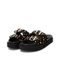 Cheios de atitude e estilo, estes chinelos são perfeitos para quem quer juntar conforto e personalidade no dia a dia.

Com duas opções de estampado – preto com tachas douradas ou animal print com aplicações – trazem duas fivelas ajustáveis que além de práticas são um charme à parte. A sola em plataforma proporciona maior conforto ao caminhar, enquanto o design robusto adiciona um visual.
