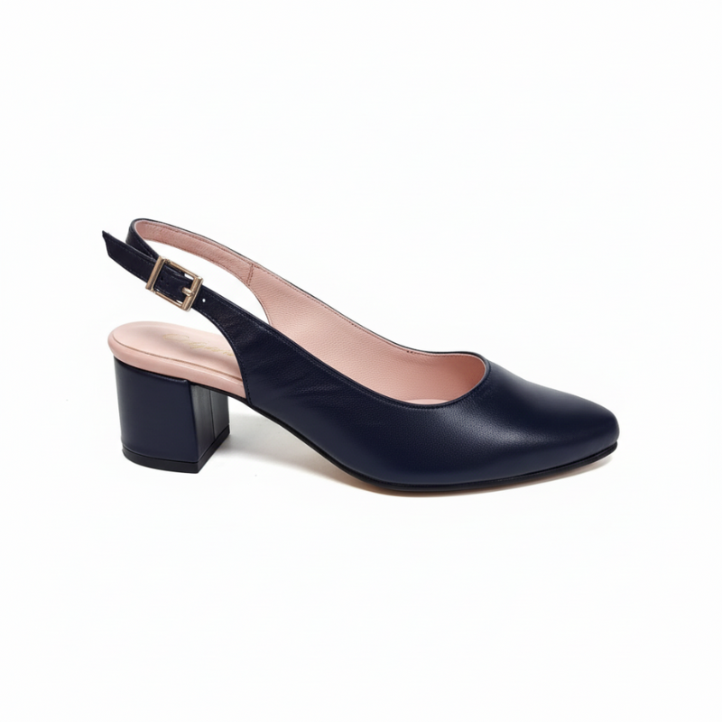 Descubra a elegância intemporal com estas sandálias slingback clássicas.

Confeccionadas em pele de alta qualidade com acabamento suave e sofisticado, estas sandálias destacam-se pelo seu design versátil e confortável. O salto bloco médio proporciona a altura ideal para alongar a silhueta sem comprometer o conforto, tornando-as perfeitas para uso durante todo o dia, seja no escritório ou em eventos especiais.