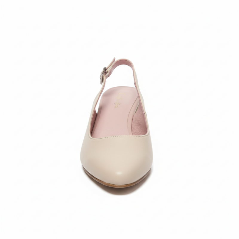 Descubra a elegância intemporal com estas sandálias slingback clássicas.

Confeccionadas em pele de alta qualidade com acabamento suave e sofisticado, estas sandálias destacam-se pelo seu design versátil e confortável. O salto bloco médio proporciona a altura ideal para alongar a silhueta sem comprometer o conforto, tornando-as perfeitas para uso durante todo o dia, seja no escritório ou em eventos especiais.