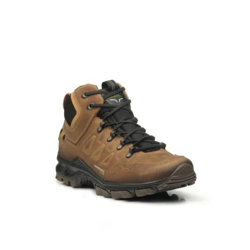 As botas estilo Trekking da linha Mountain são fabricadas em couro, matéria prima de alta qualidade, resistência e durabilidade.  O forro em tecido espumado garante o conforto e a absorção de suor, características necessárias para manter o pé seco e arejado. A palmilha é anatomicamente conformada e adapta-se aos contornos dos seus pés. A sola é antiderrapante e de alta flexibilidade, oferecendo a segurança e a versatilidade ideal ao calçado do dia-a-dia.