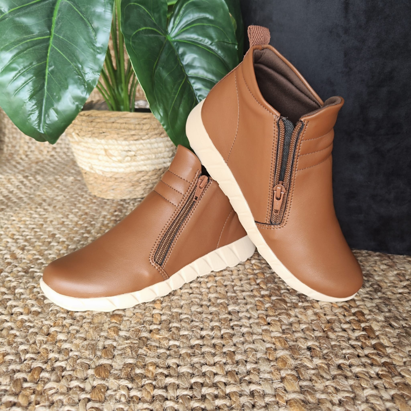 Elegante e fashion, para garantir conforto aos seus pés, a bota Fabi é uma opção ideal.  Leve e flexível, este modelo foi pensado nas necessidades de todas as mulheres. Com super amortecimento, proporciona maior absorção de impactos. O acabamento confortável e o forro super macio tornam-na indispensável para quem precisa ficar horas de pé no trabalho.