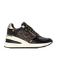 Esta sapatilha com estampado leopardo e cunha é a escolha perfeita para quem procura aliar estilo e conforto num só modelo.

O design moderno combina detalhes em dourado com fecho lateral prático e atacadores clássicos, garantindo um ajuste perfeito e cheio de personalidade.