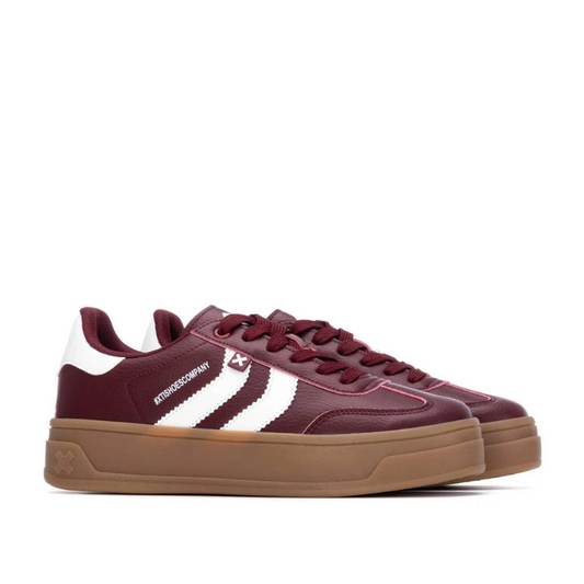 Estas sapatilhas de sola grossa combinam estilo urbano com máximo conforto.

Oferecem um visual versátil que se adapta facilmente a diferentes looks do dia a dia. A sola robusta em borracha garante aderência e durabilidade, enquanto o interior acolchoado proporciona bem-estar em cada passo.