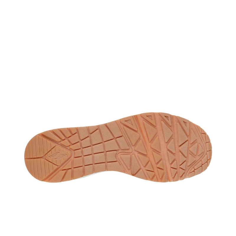 Esta sapatilha alia estilo contemporâneo e conforto superior, ideal para o dia a dia.

Com um design moderno e acabamento cuidado, é confeccionada em material de alta qualidade com detalhes perfurados que favorecem a respirabilidade. A entressola com tecnologia de amortecimento com câmara de ar visível proporciona uma pisada mais suave e confortável, absorvendo o impacto a cada passo.