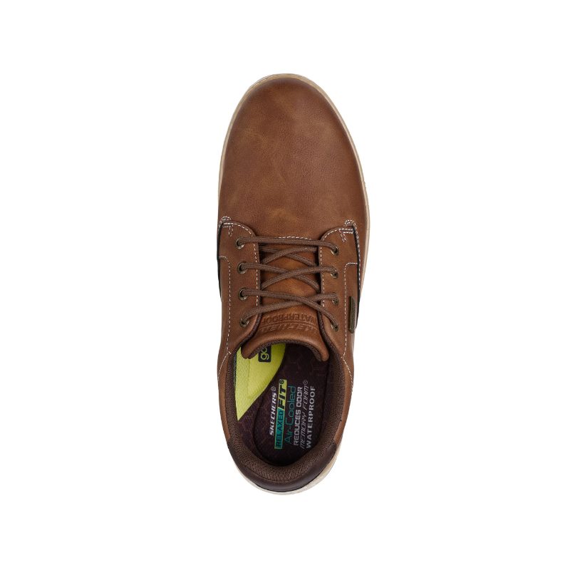 Este sapato combina um visual casual moderno com conforto e funcionalidade para o dia a dia.

Confeccionado em material de alta qualidade, apresenta tecnologia waterproof que ajuda a proteger contra a humidade, mantendo os pés secos e confortáveis. O fecho por atacadores garante um ajuste seguro, enquanto o interior acolchoado e a palmilha macia proporcionam bem-estar durante todo o uso.