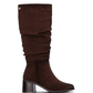 Estas botas de cano alto dão um toque elegante aos seus looks de outono e inverno.

O acabamento de aspeto aveludado e o efeito ligeiramente franzido ao longo do cano conferem-lhes um estilo descontraído e cheio de personalidade, enquanto a biqueira redonda e o salto largo de altura média completam o modelo. O fecho de correr lateral facilita o calçar, tornando-as uma opção prática para o dia a dia.