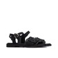 Com um design casual e contemporâneo, esta sandália rasa em rafia trançada é a escolha perfeita para os dias em que o conforto e o estilo andam de mãos dadas.

A tira em material trançado confere leveza e textura ao modelo, enquanto a fivela quadrada de grande dimensão em preto brilhante adiciona um toque moderno e arrojado.