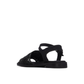 Com um design casual e contemporâneo, esta sandália rasa em rafia trançada é a escolha perfeita para os dias em que o conforto e o estilo andam de mãos dadas.

A tira em material trançado confere leveza e textura ao modelo, enquanto a fivela quadrada de grande dimensão em preto brilhante adiciona um toque moderno e arrojado.